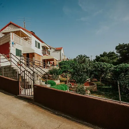 Apartment Doulos *